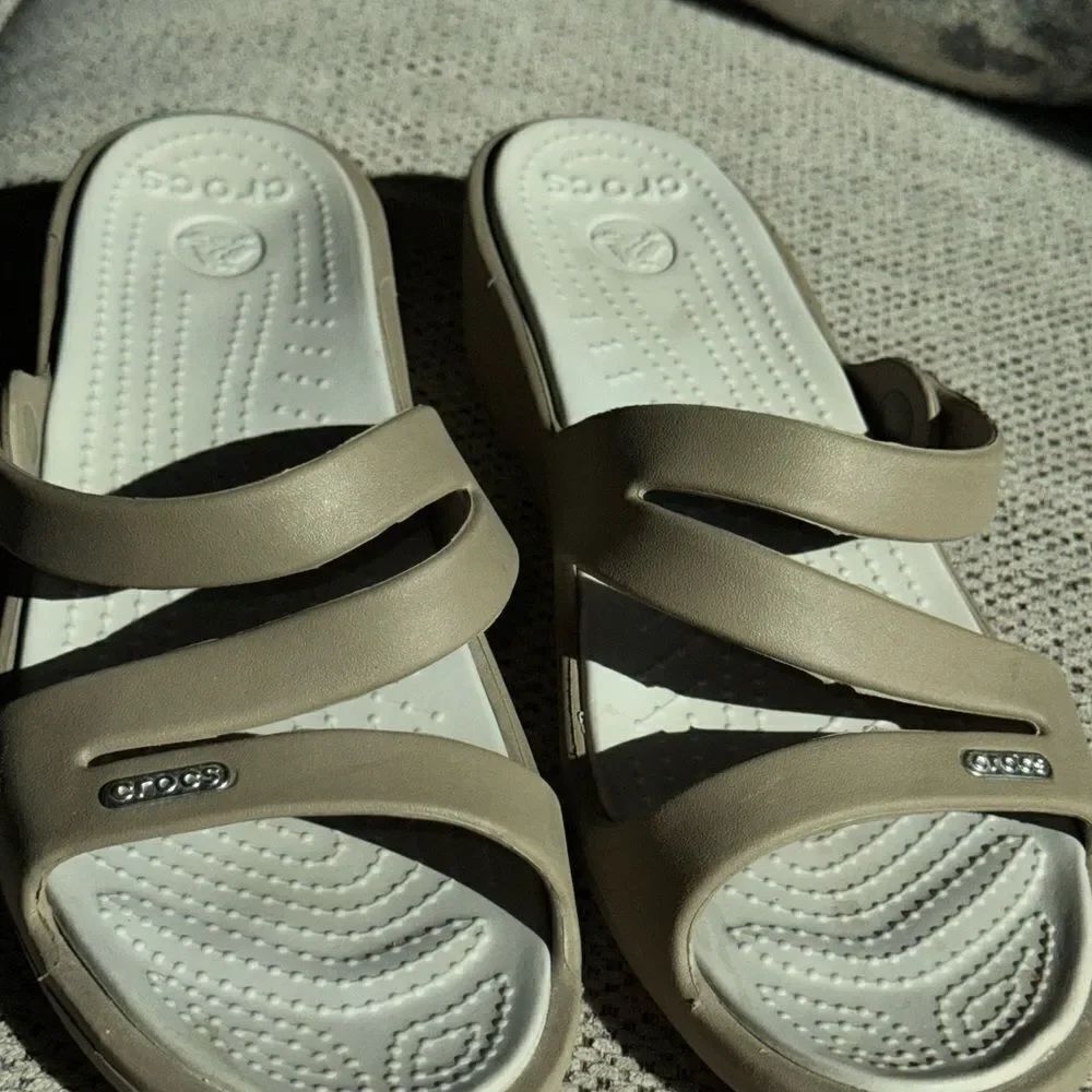 Crocs Womens Patricia Wedge Slide Sandals Size 10 Khaki Tan Cream Comfort Shoes